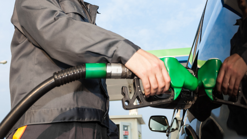 O câmbio elevado encarece combustíveis e energia, afetando toda a economia, aponta Fernando Trabach Filho.