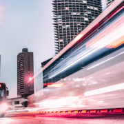 As smart cities brasileiras representam a nova fronteira da urbanização com tecnologia, eficiência e serviços inteligentes, afirma Alex Nabuco dos Santos.