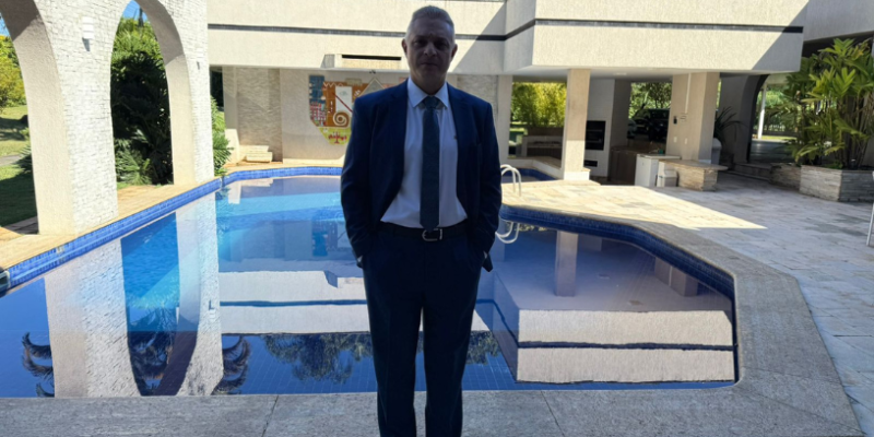 As exigências regulatórias e tributárias para investidores estrangeiros em transição energética no Brasil são analisadas por Leonardo Manzan como fator decisivo de segurança jurídica.