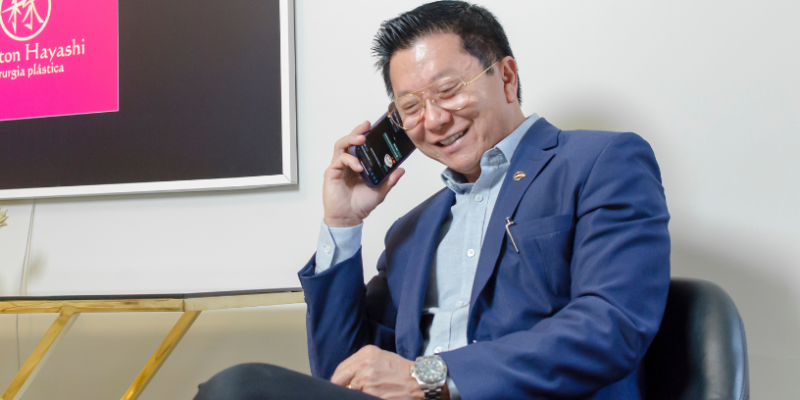 Milton Seigi Hayashi orienta como se preparar para a cirurgia plástica com exames e hábitos adequados.