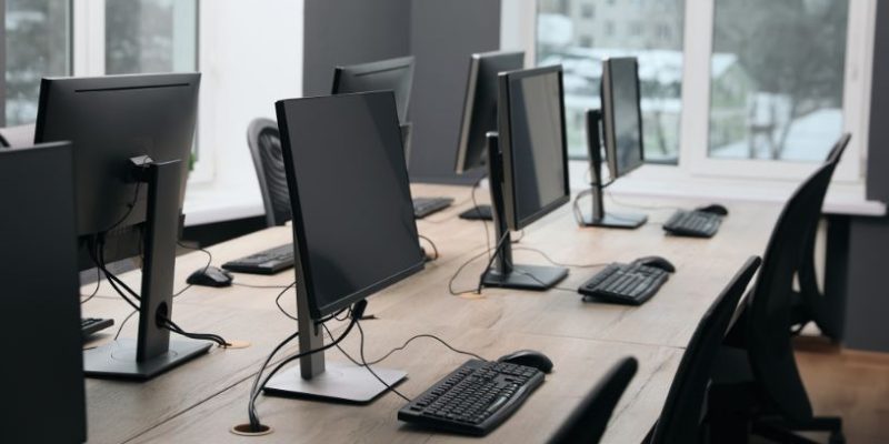 Cursos gratuitos de tecnologia abrem portas para o mercado: como aproveitar oportunidades de qualificação profissional