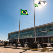 Corrida ao governo de Pernambuco fica mais apertada seis meses antes da eleição