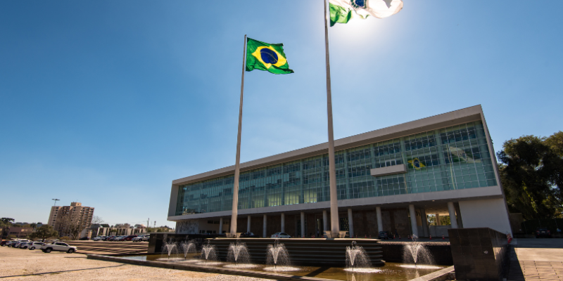 Corrida ao governo de Pernambuco fica mais apertada seis meses antes da eleição